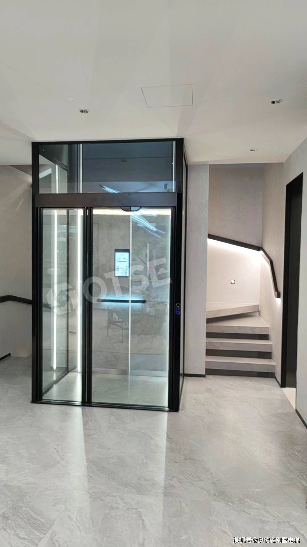 家用电梯新科技:透明观光井道电梯的安全性如何?