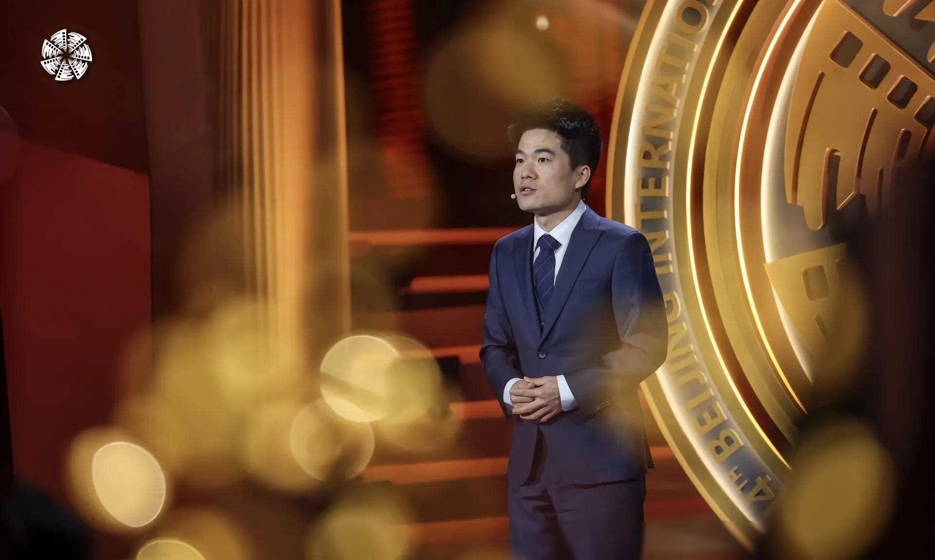 宇辉北京电影节致辞引爆文艺氛围,魅力社交风采再获赞誉