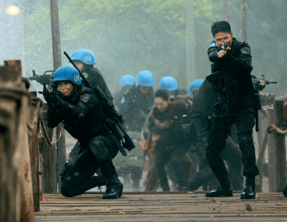 这4部国产片值得一看,都有可能成为票房冠军_维和_防暴队_末路