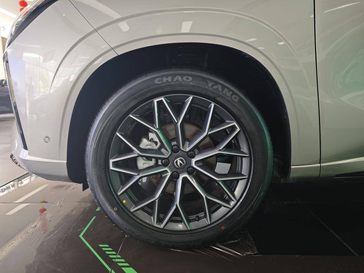 10万出头插混suv,长安uni-z到店实拍,会比宋plus更香吗?