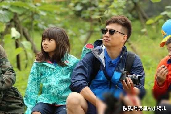 她的父亲黄磊一直支持她的自由和创新.