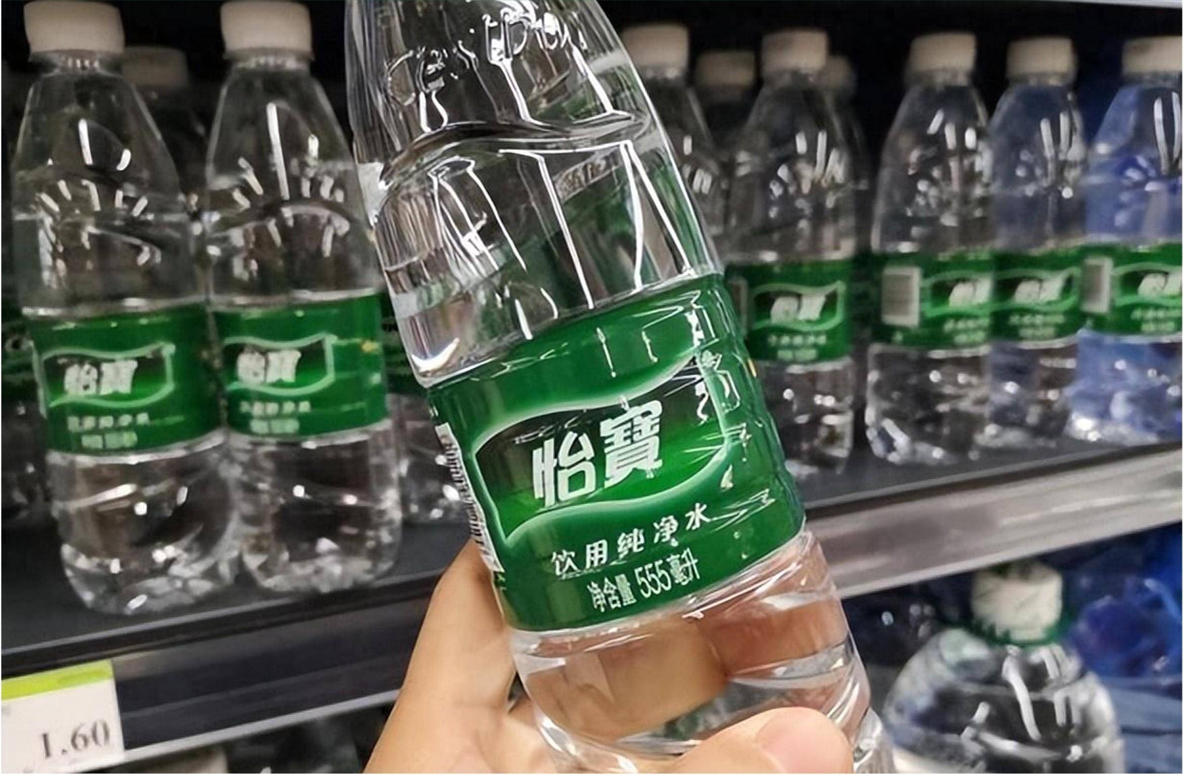作为华润饮料旗下最主力最知名的品牌,怡宝凭借纯净水的定位,一年卖