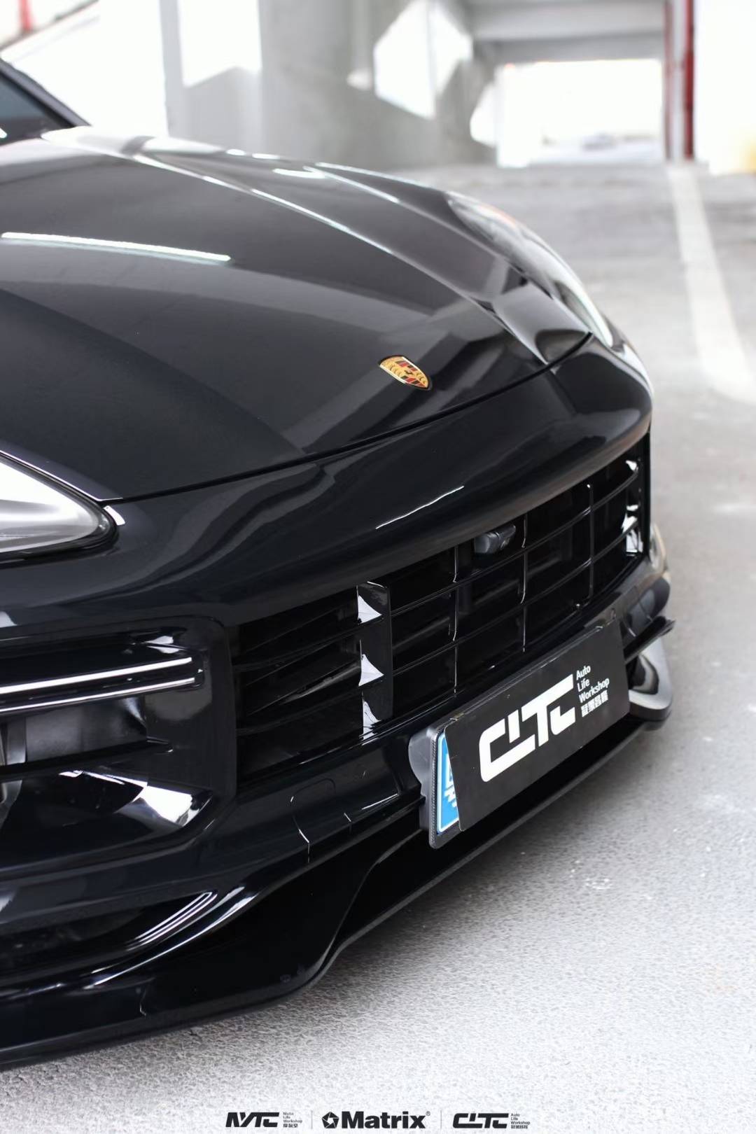 黑色系天花板,保时捷卡宴matrix矩阵超级亮黑改色膜