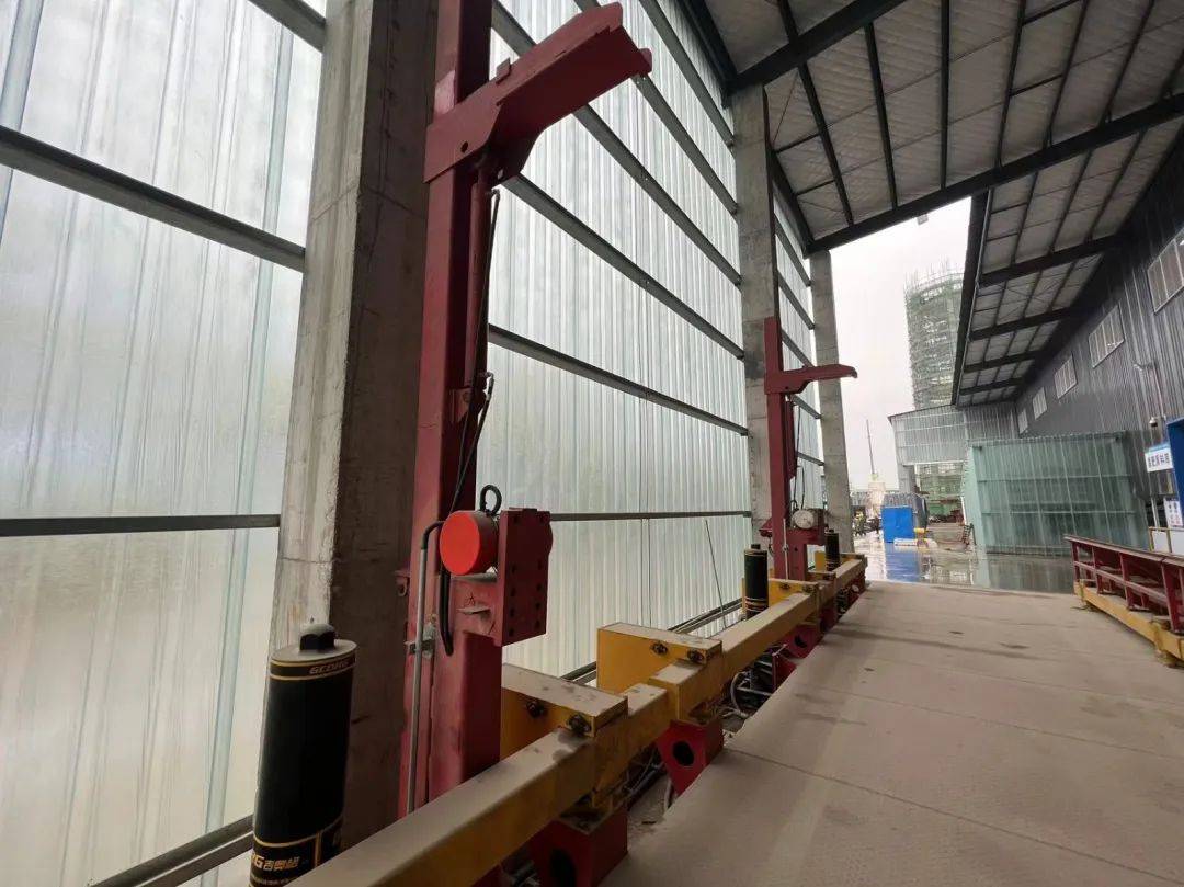 闲置吉奥格侧翻式液压卸车机起拍价48万元,抢拍倒计时开始