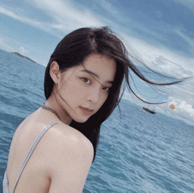 欧阳娜娜被陈红赶出天浩盛世?于小彤陈小纭分手,贵圈消息太乱了