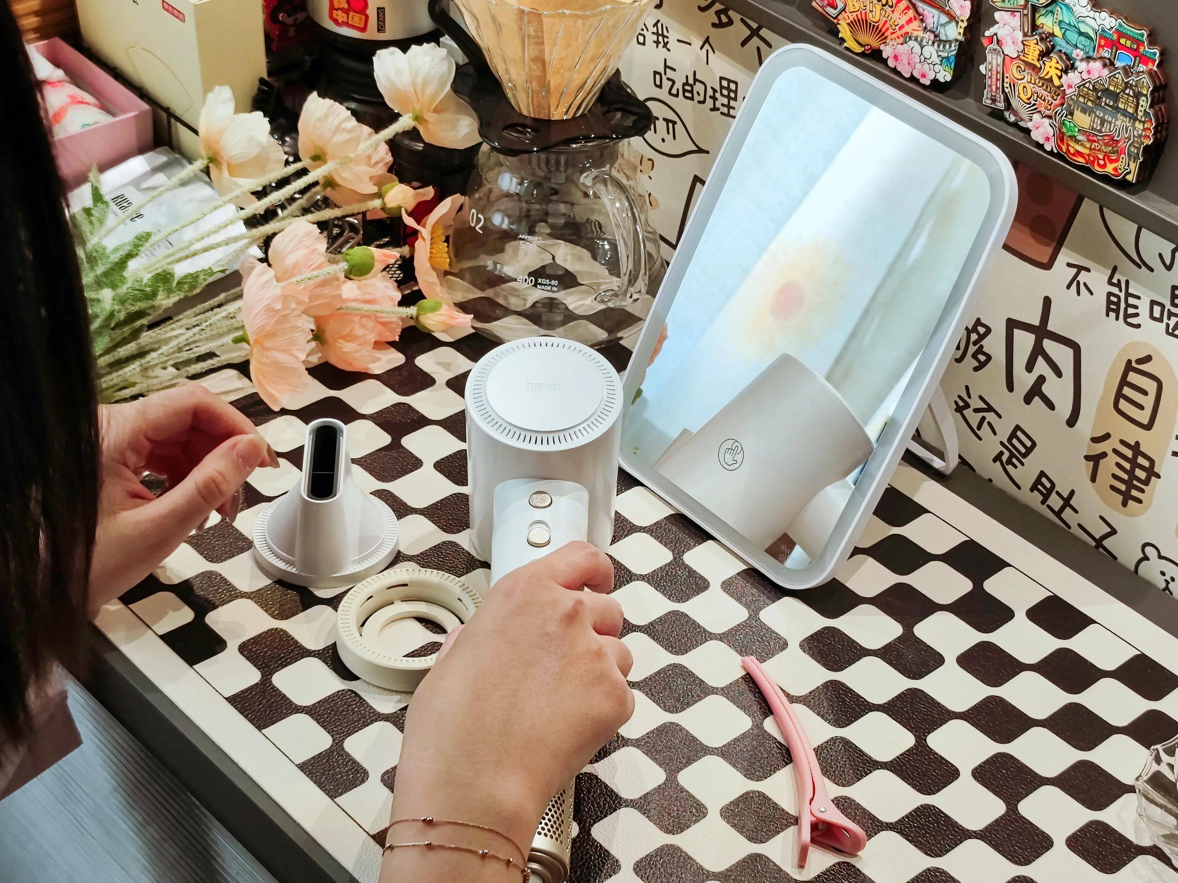 告别金毛狮王拥有漫画头？岚斐等离子吹风机吹护养三合一！