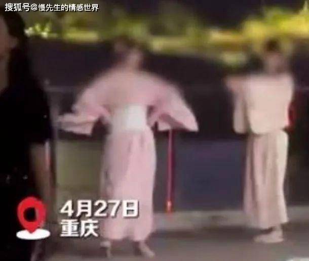 原创            重庆2女孩穿和服跳舞，大爷大妈谴责他们后，被网友指责多管闲事