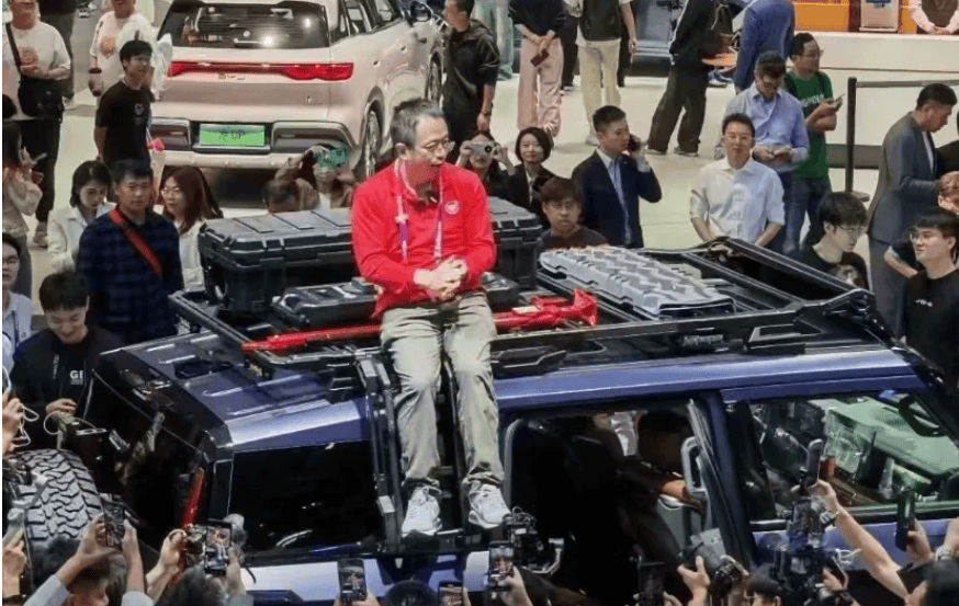 起拍价600，周鸿祎拍卖迈巴赫600
