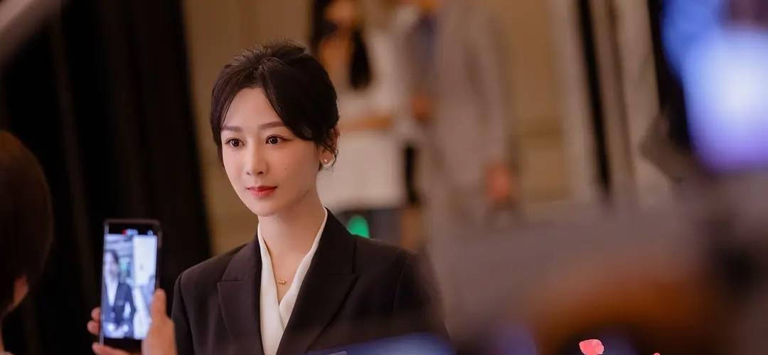 电视剧网播热度榜:《春色寄情人》跌至第三,《惜花芷》排在最后