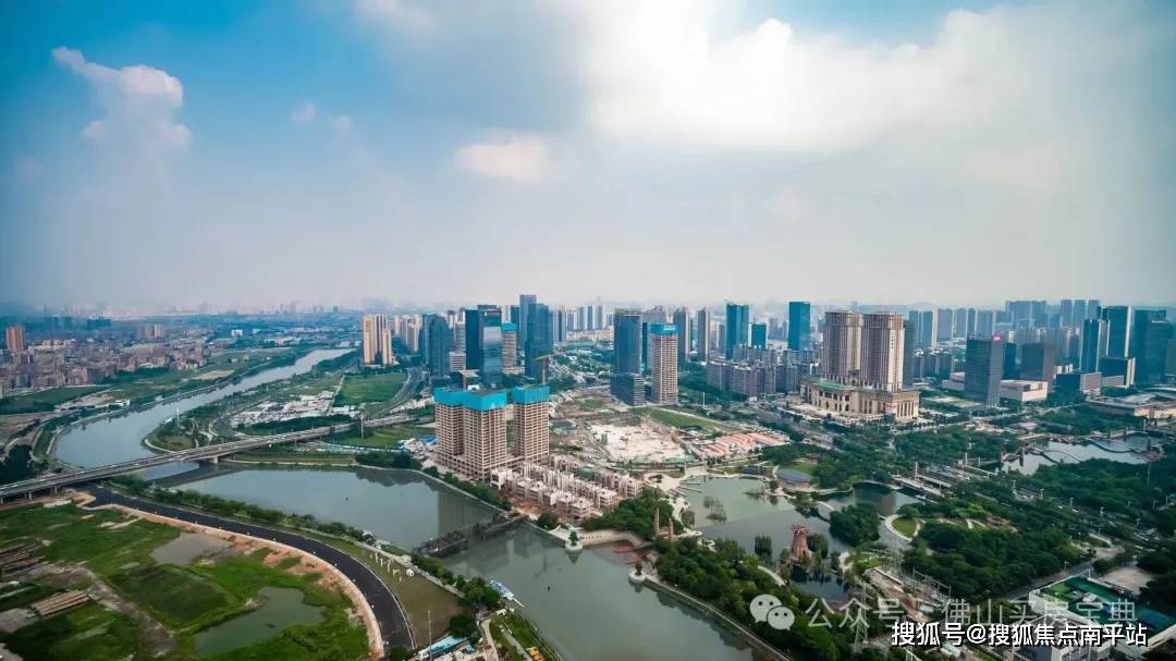 佛山建发·灯湖天峯 | 南海之眼c位,建面约131-151㎡空间,越级大平层