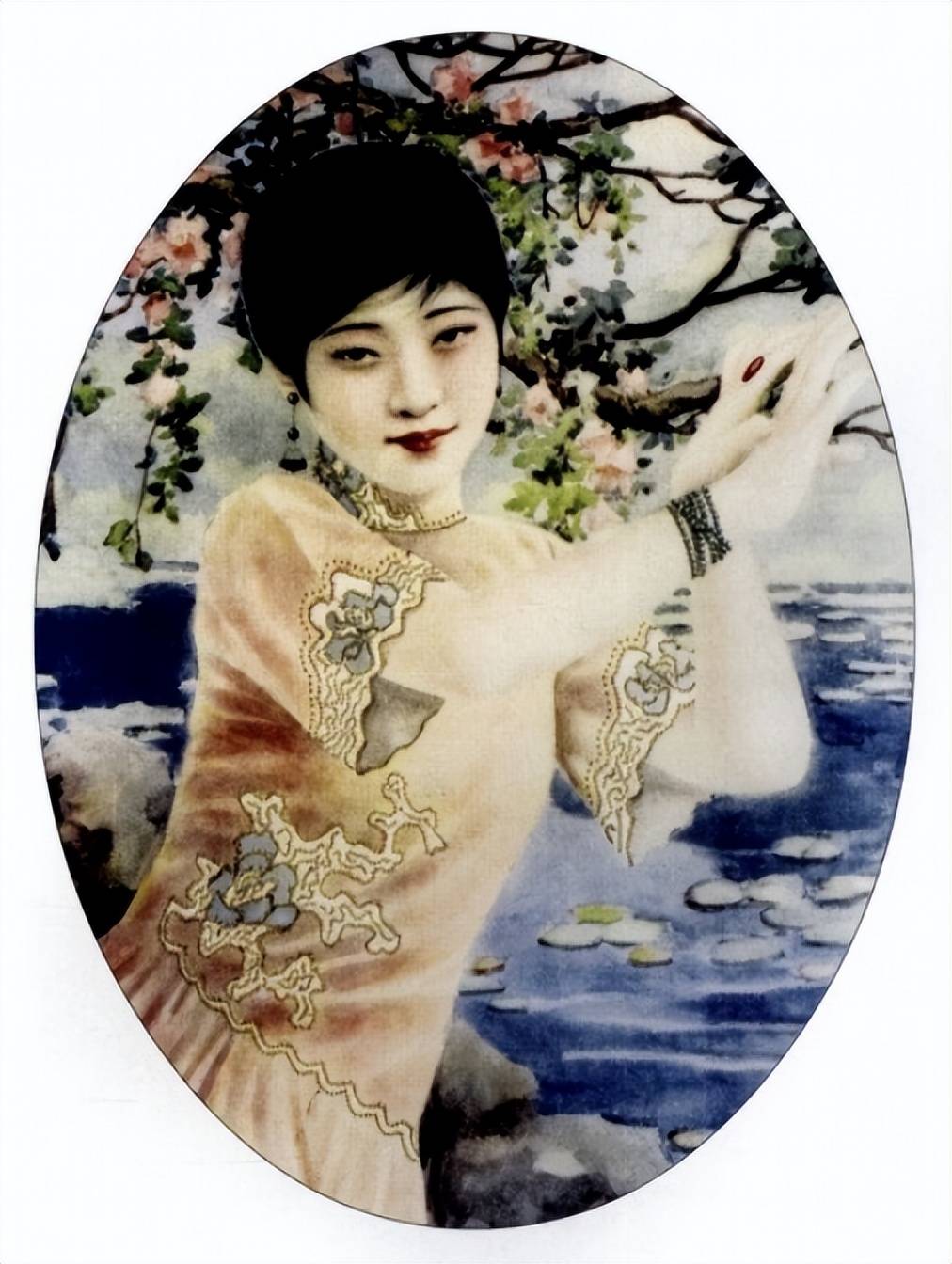 民国时期的老画报,上面的美女身材丰腴,红唇诱惑