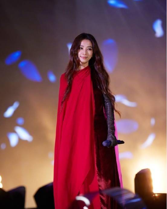 田馥甄被音乐节退货后,其母回应强行挽尊,后续想到内地捞金难了