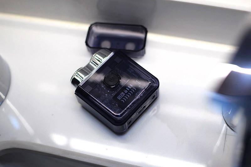 德国精工刀网 智能动态显示 DOCO未来感透明便携电动剃须刀