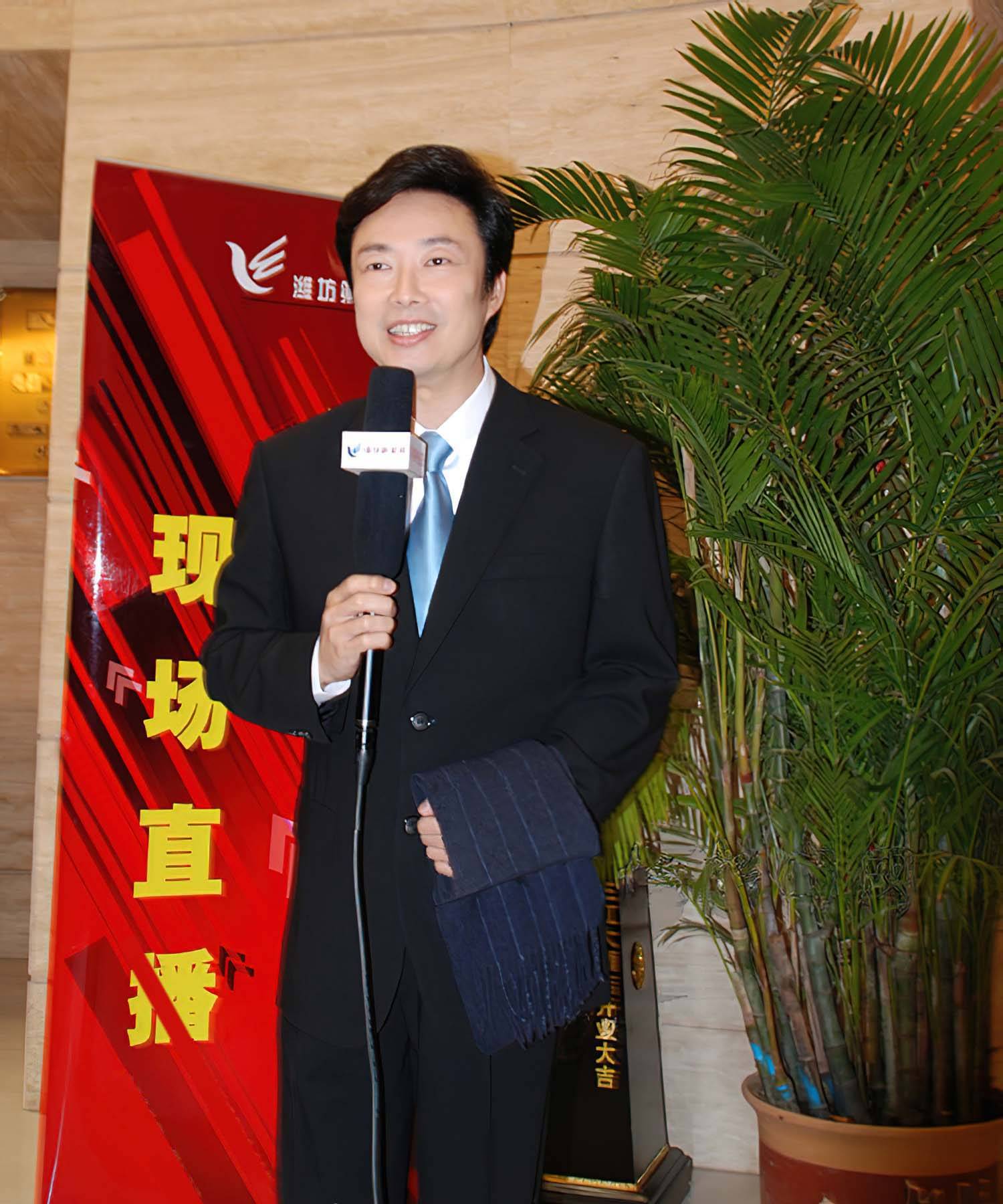 费玉清:父母离异,哥哥离异,他与姐姐从未结婚,一家五口都单身