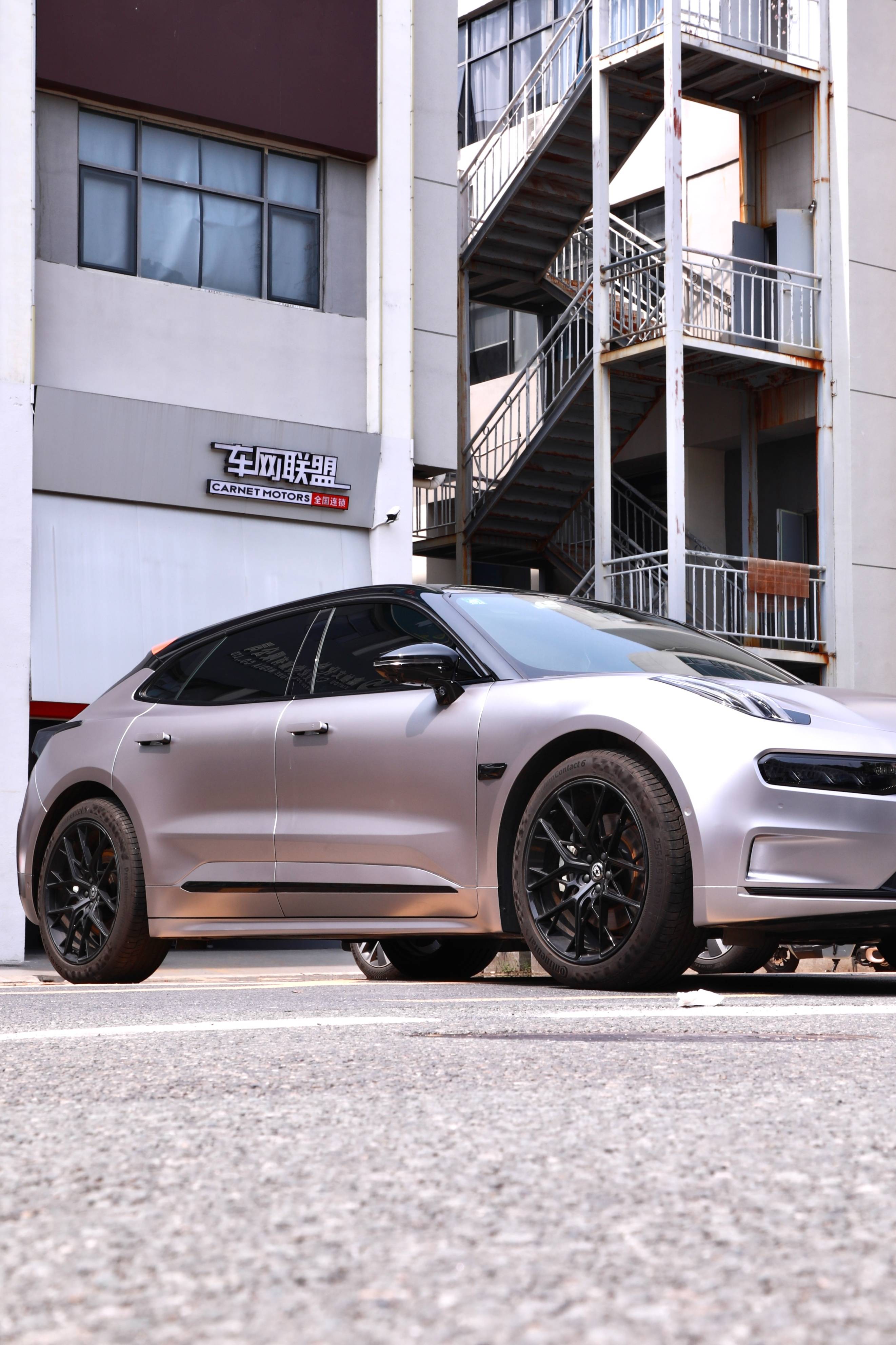 极氪001改色电光金属战斗灰,玩车的快乐谁懂!