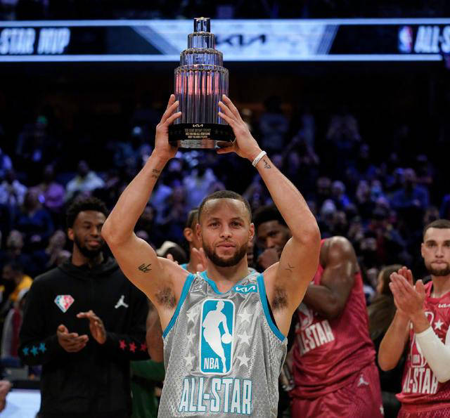 带领金州勇士队刷新了nba常规赛73胜记录,超越了1995-1996赛季芝加哥