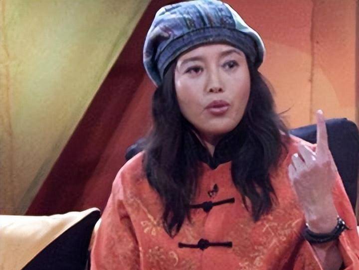 丁嘉丽:为孙红雷向导演下跪,两段婚姻伤人伤己,如今信佛养老