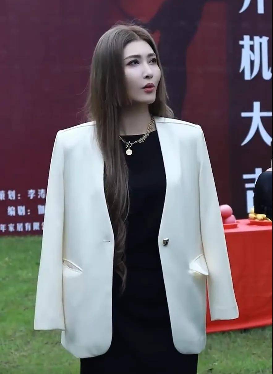 李彩桦与翁虹,年轻时都是一代女神,如今同框却宛如妈妈与女儿