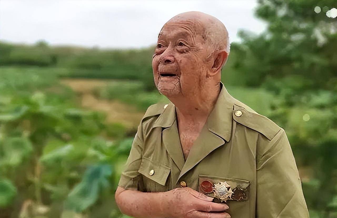 他战功卓著,上甘岭上歼敌400多名,晚年却因欠2400元卖房抵债