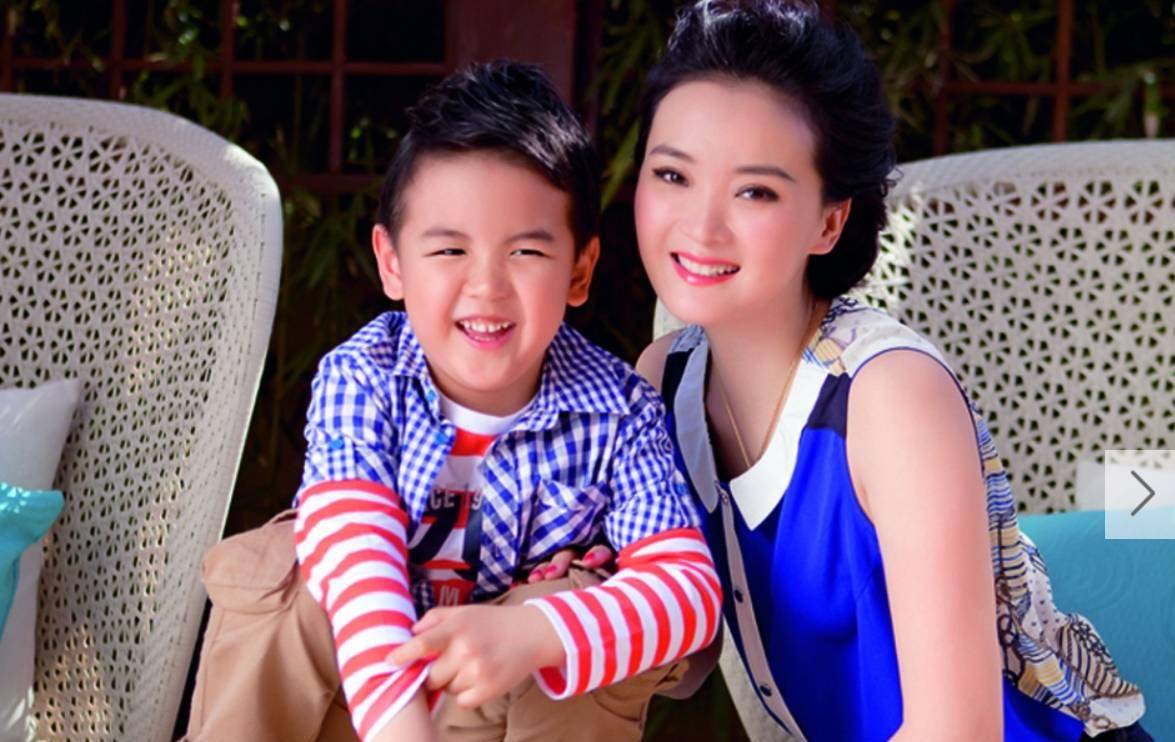 50岁王艳近照曝光,复出拍戏脸上皱纹明显,嫁入豪门后并不幸福