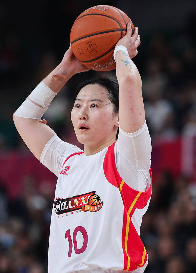武桐桐:从大伤中重返国家队,再度挑战奥运奇迹_中国女篮_中国队_名单