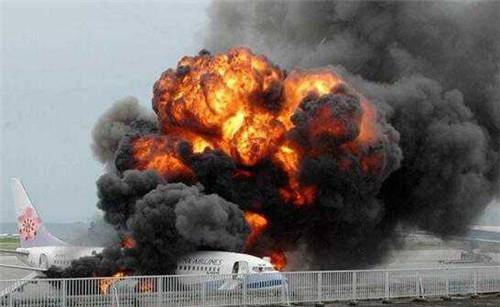 飞行员错按一个按钮,导致飞机爆炸解体,264名乘客因此