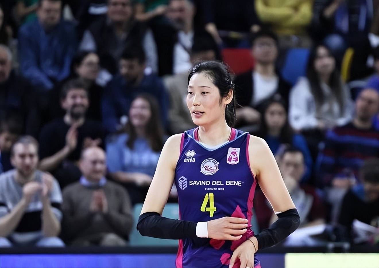 朱婷却爆发出了严重手腕伤病,在奥运会结束后朱婷就离开了中国女排