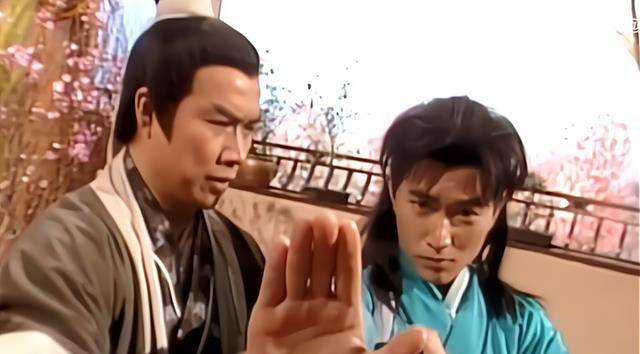 降龙十八掌概不外传,郭靖为何能传给大小武?你看这掌法是谁创的