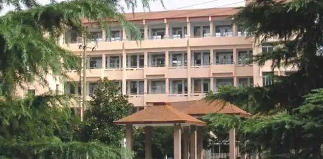 但对于浣江中学最吸引叶珈宁的是新上的数学项目"信息学奥林匹克竞赛"