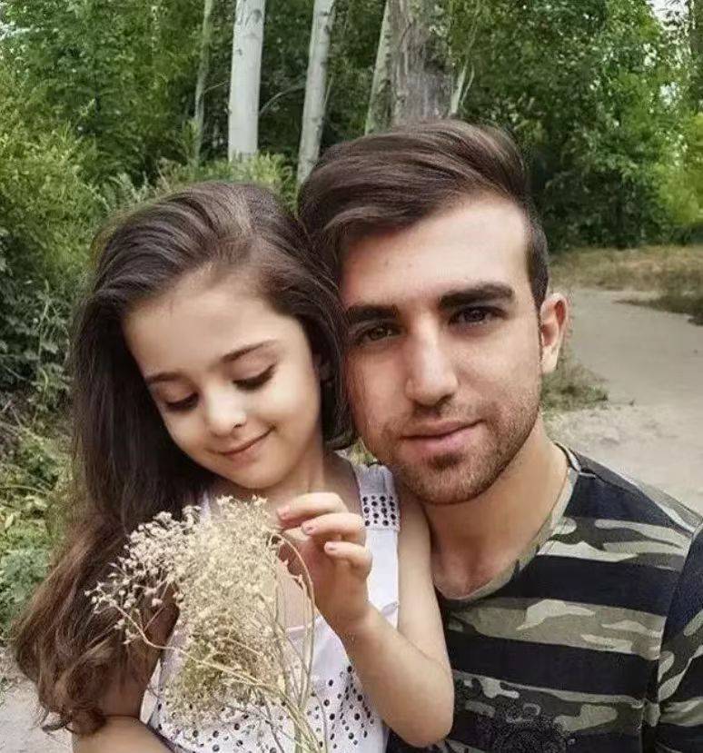 伊朗8岁女孩长得太漂亮了，她父亲不放心辞去保镖的工作。她是怎么长成这样的_女儿_迈赫迪丝_阿里？