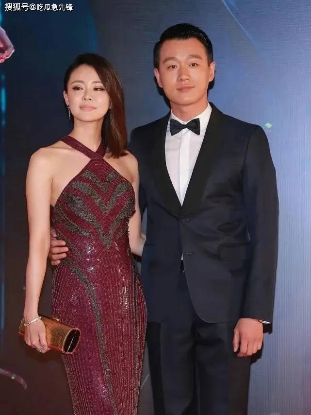 佟大为原来娶了他的老师!老婆身材出众气质高雅,结婚15年仍甜蜜似初恋