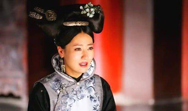 两人都是佟国维的女儿,而佟国维又是康熙的生母孝康章皇后佟佳氏的亲