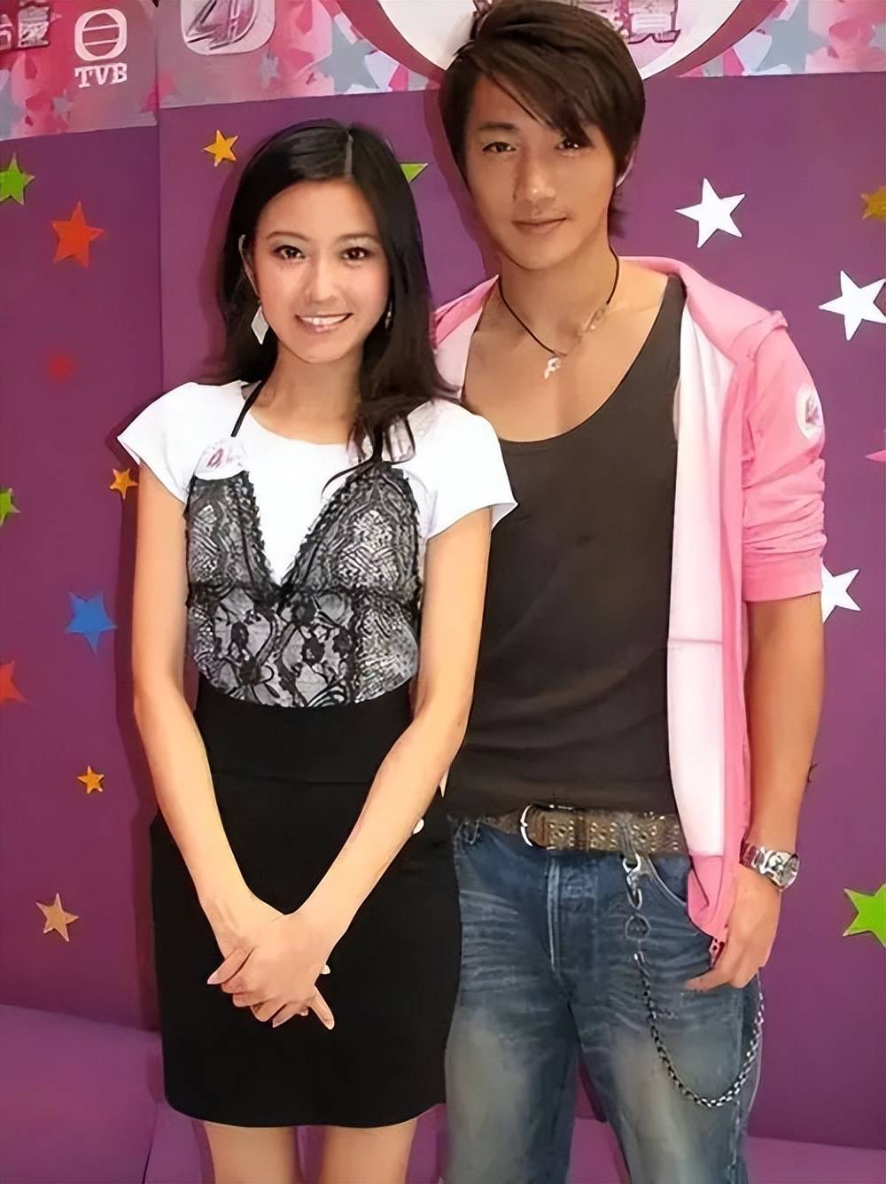 有传两人因戏结缘,可惜后来蔡淇俊疑因拍摄陈自瑶换衣照而闹翻,2年情