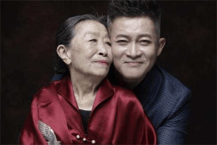 新凤霞事件大反转!老戏骨曝光55年前真相,难怪张少华当年不翻案