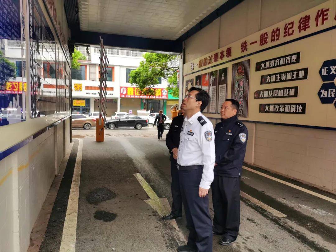 5月2日上午,王一鸥首先来到娄底市公安局娄星分局,与值班民警座谈交流