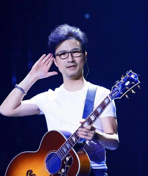 汪峰的现任陈露和章子怡谁更漂亮?明星光环下的真实生活 公众形象