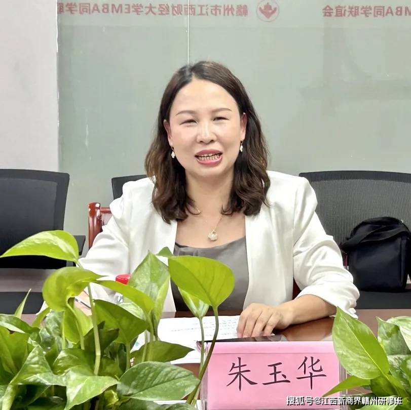 五月份轮值会长刘昭林,朱玉华先后发言,表示五月份将以赖庆凤会长为