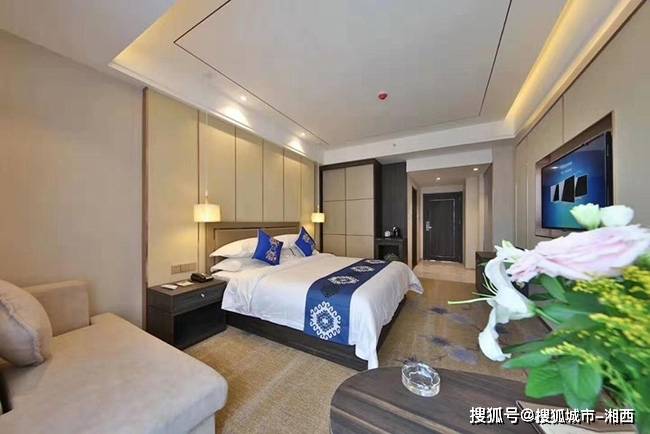 到张家界旅游3天要多少费用,问张家界口碑好的导游就知道了!