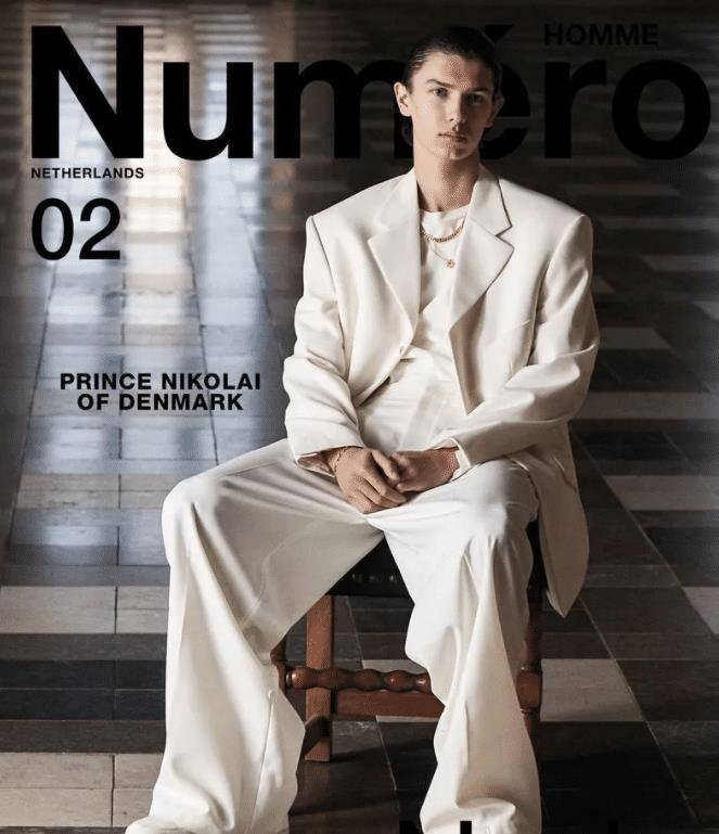 丹麦最帅王子:18岁离开王室当模特,女友比他老相,是财阀千金