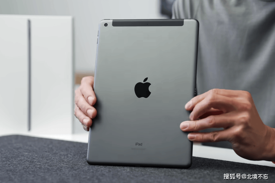从2499元跌到1827元,10.2英寸ipad很保值,满足六七年用户需求