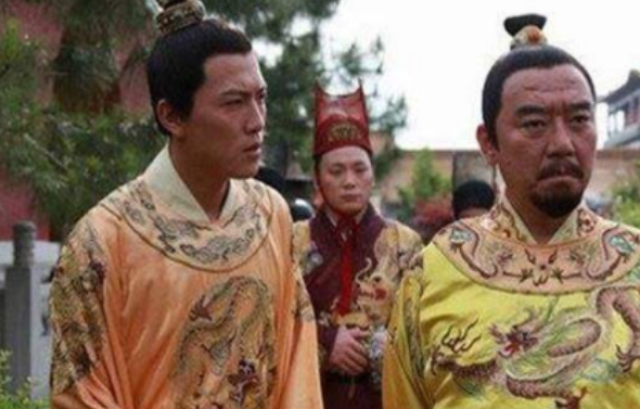 朱元璋用膳时吃出头发,要问斩厨子,厨子说一句话引得龙颜大悦