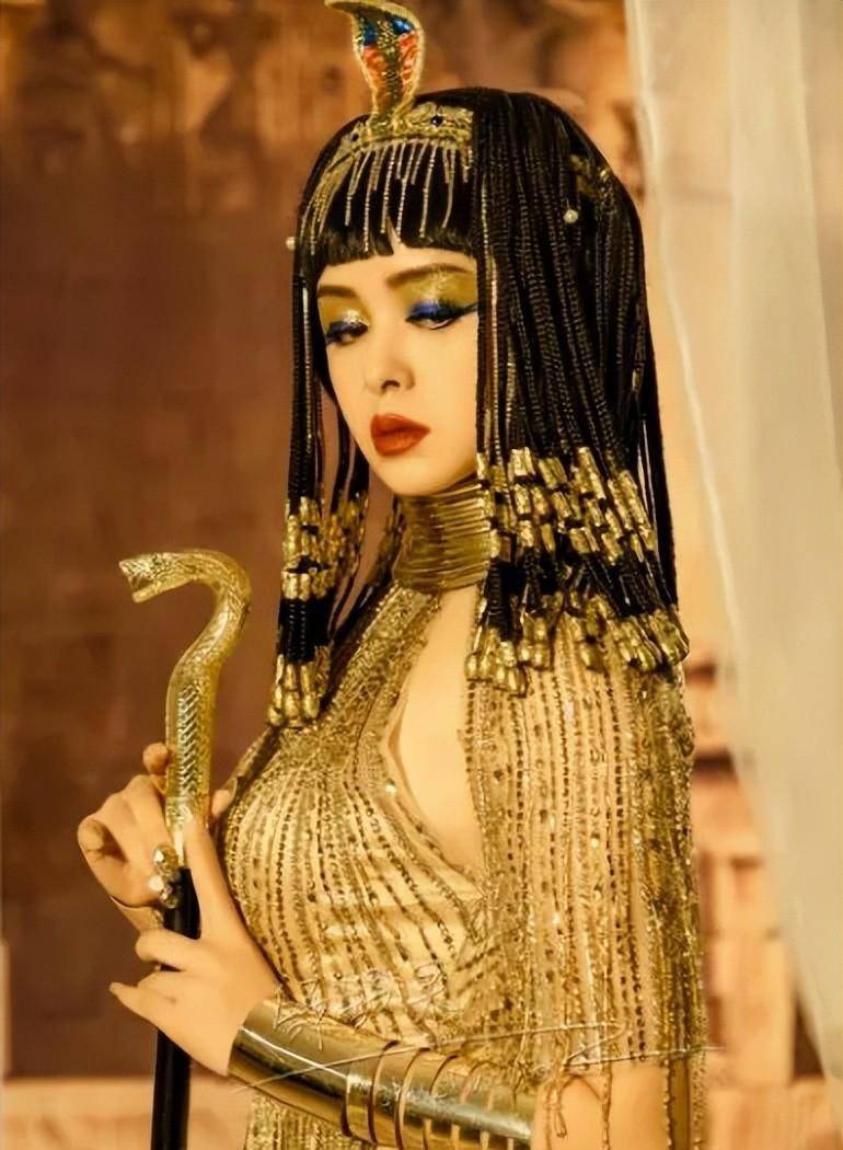 美人如蝎,历史上的埃及艳后为何死于毒蛇之口?