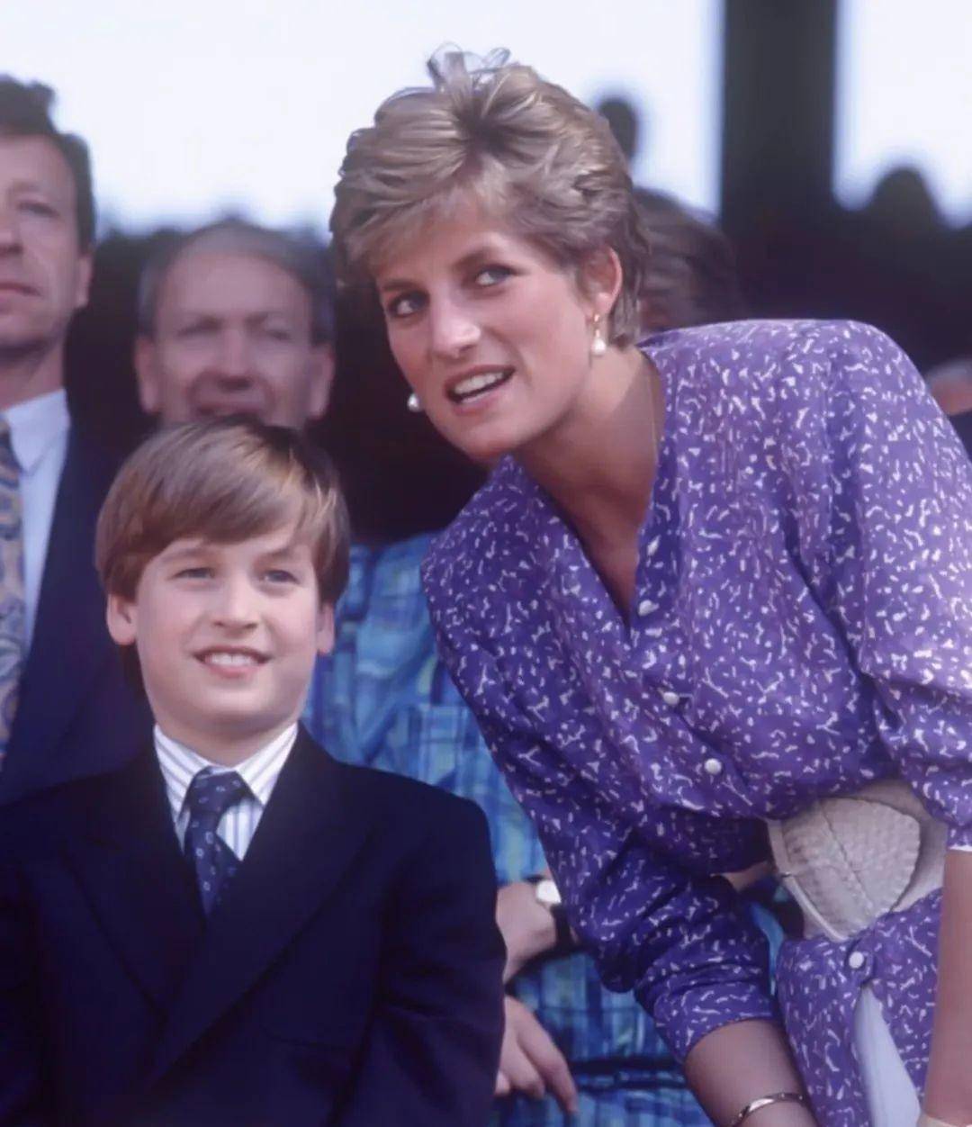 2016年,威廉王子在泰姬陵想起亡母,哭到停不下来,凯特无力安慰