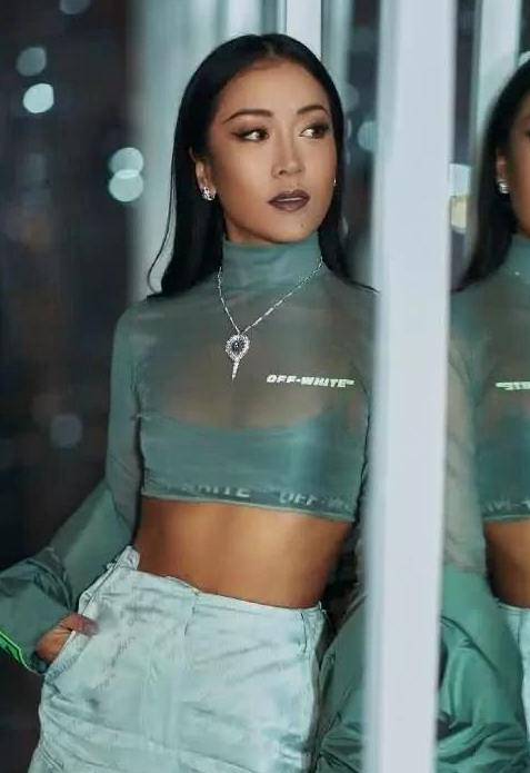 当朱一龙和吉克隽逸同框,原来身材好的人不需要"一白遮百丑"