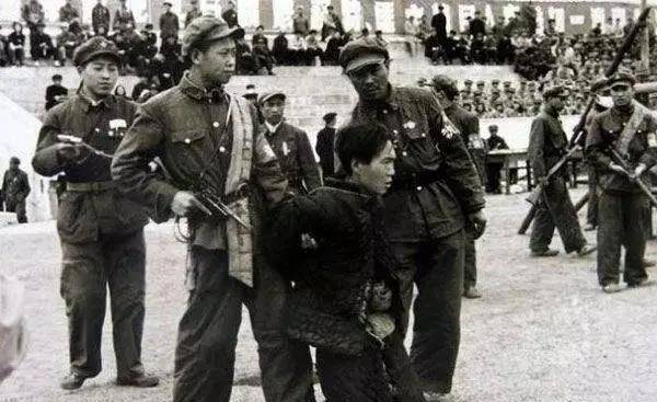 制造"龙潭寺惨案",残忍杀害我驻外武官的巨匪巫杰,下场如何?