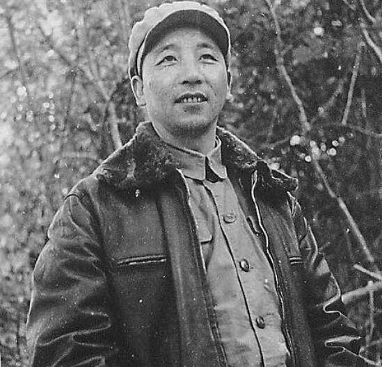 八路军一个旅,政委是少将,副旅长是中将,旅长是大校