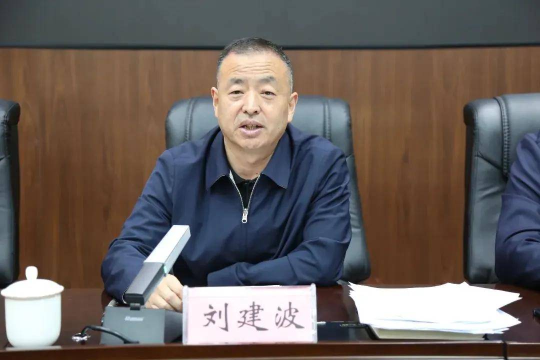 会上,甘洛县委书记刘建波指出,一个地方要谋求大发展,实现大跨越,"