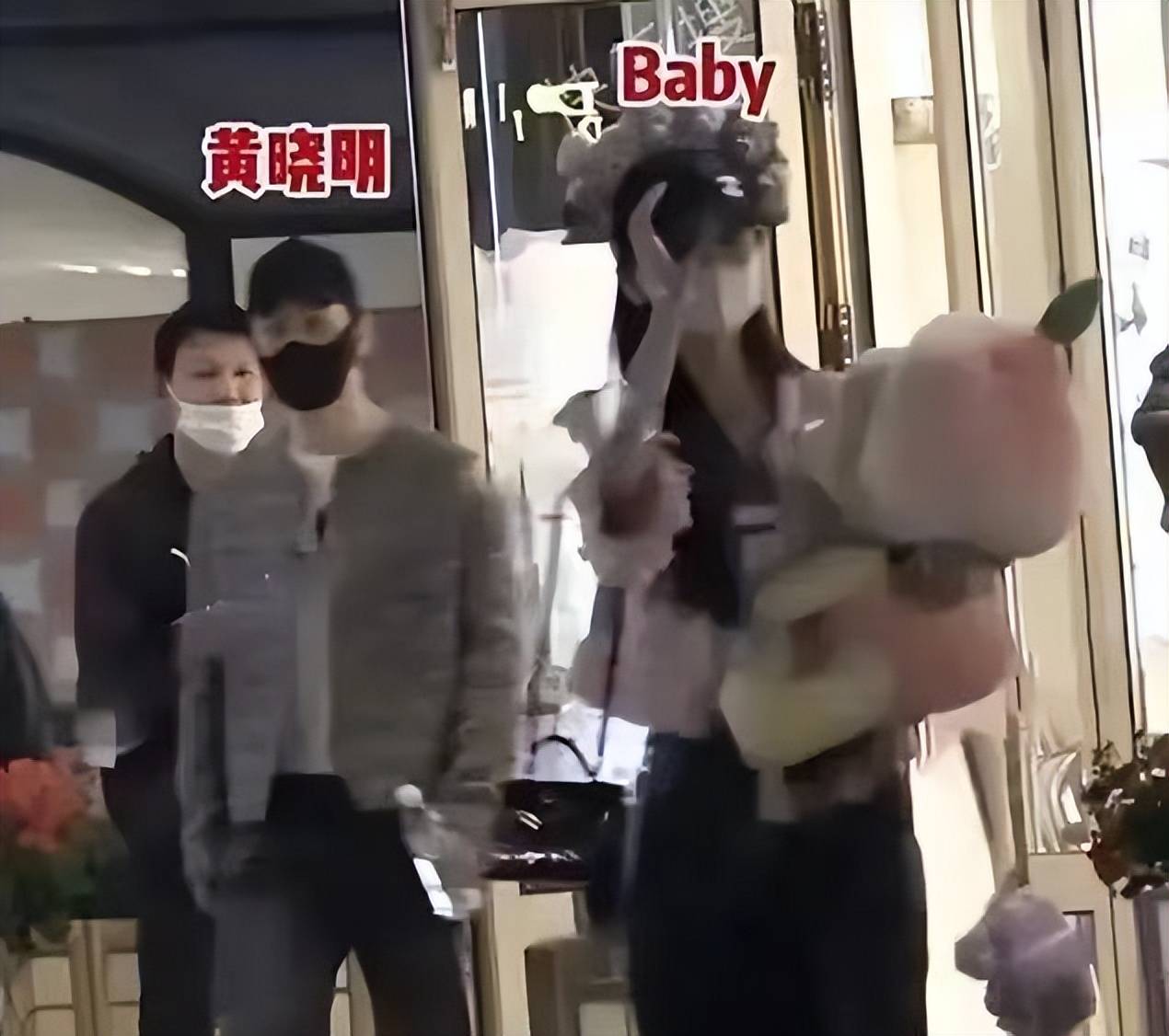 离婚2年后首次合体,他们的差距越来越大!