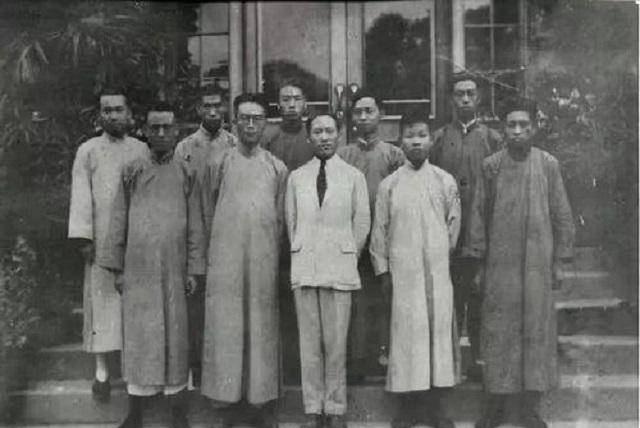 其中就有一些在当时就已经声名大噪的教授,比如熊庆来,杨武之,张之高