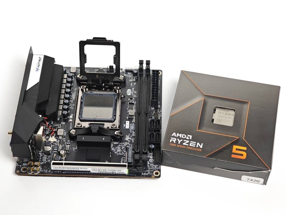 蓝宝石NITRO+B650I WIFI超白金主板实测：体积小巧，用料考究，性能给力！